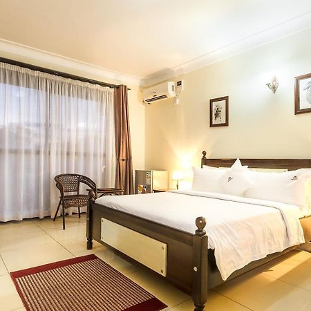 Marie'S Royale Hotel คัมพาลา ภายนอก รูปภาพ