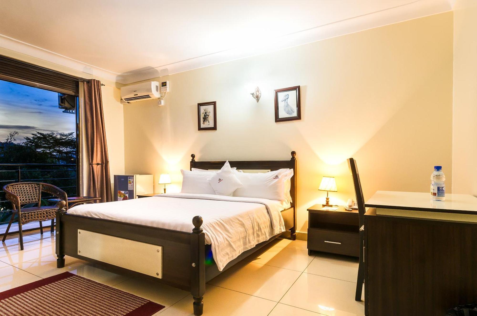 Marie'S Royale Hotel คัมพาลา ภายนอก รูปภาพ