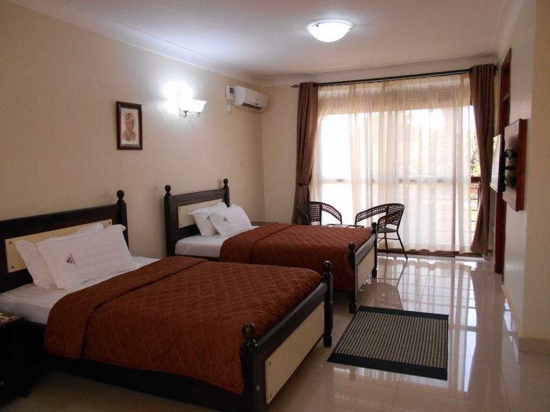 Marie'S Royale Hotel คัมพาลา ภายนอก รูปภาพ