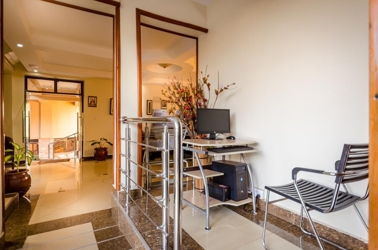 Marie'S Royale Hotel คัมพาลา ภายนอก รูปภาพ