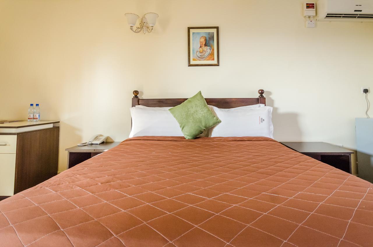 Marie'S Royale Hotel คัมพาลา ภายนอก รูปภาพ