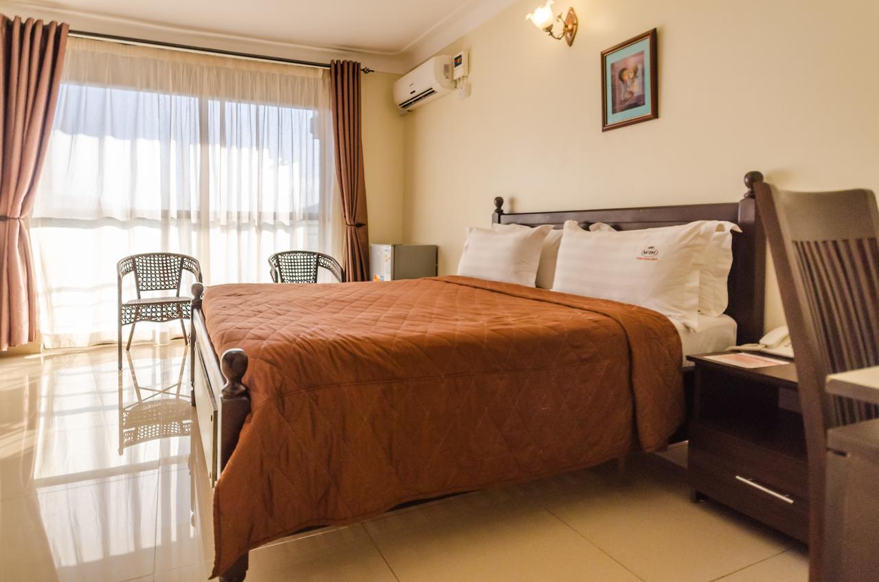 Marie'S Royale Hotel คัมพาลา ภายนอก รูปภาพ