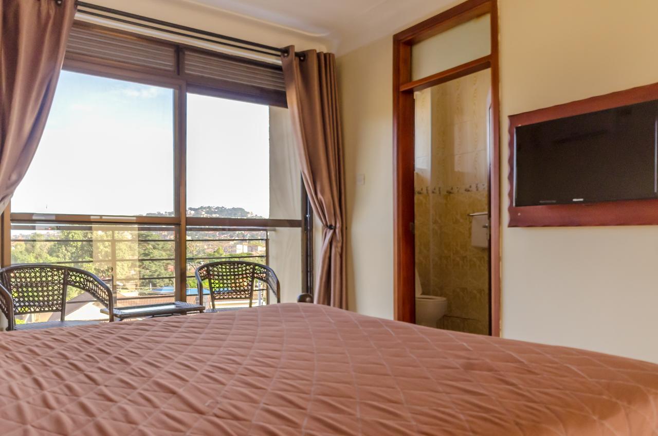 Marie'S Royale Hotel คัมพาลา ภายนอก รูปภาพ