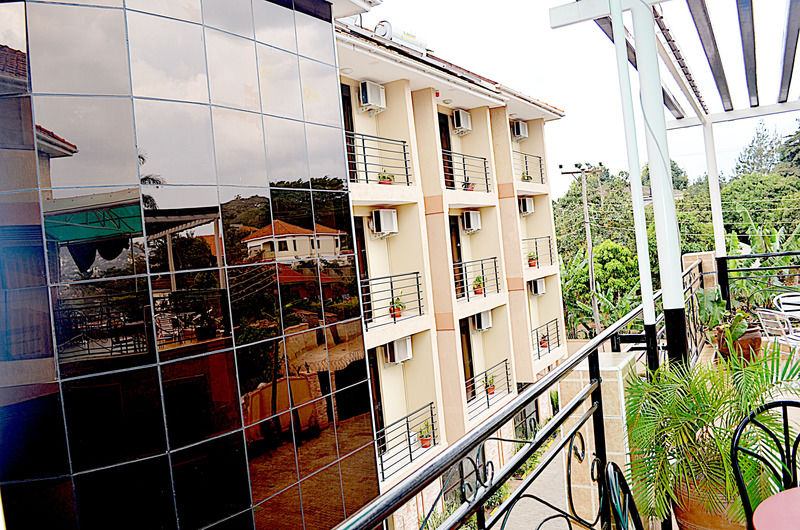 Marie'S Royale Hotel คัมพาลา ภายนอก รูปภาพ