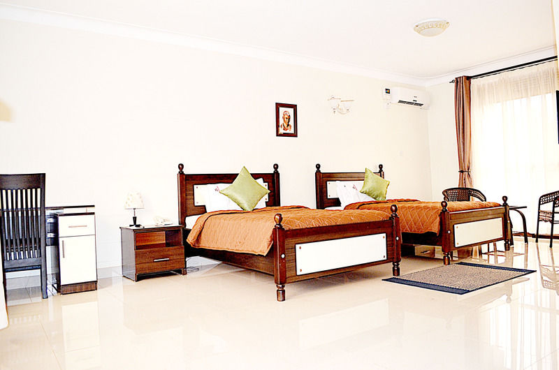 Marie'S Royale Hotel คัมพาลา ภายนอก รูปภาพ
