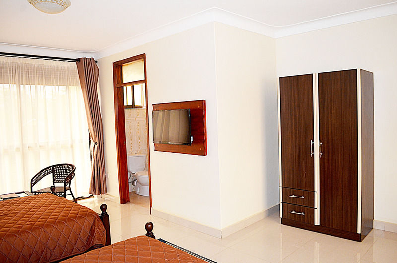 Marie'S Royale Hotel คัมพาลา ภายนอก รูปภาพ
