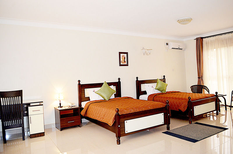 Marie'S Royale Hotel คัมพาลา ภายนอก รูปภาพ
